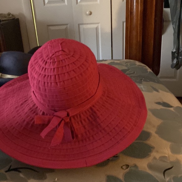 Woman’s hat color like mauve beautiful - Picture 7 of 8